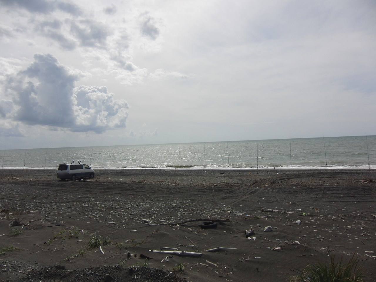 鵡川漁港 鮭釣り 年9月22日 少し人が増えてきた Memancing Salmaon Di Mukawa Japan Indonesia Blog