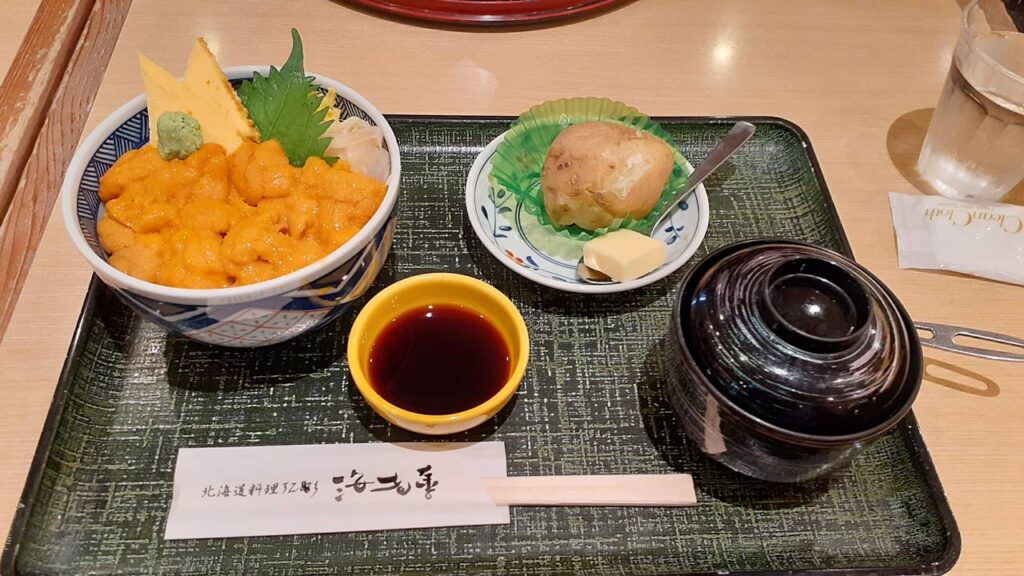 北海道グルメ 北海道料理海老善 うに丼 新千歳空港 Sea Urchin Bowl Hokkaido Gourmet Japan Indonesia Blog