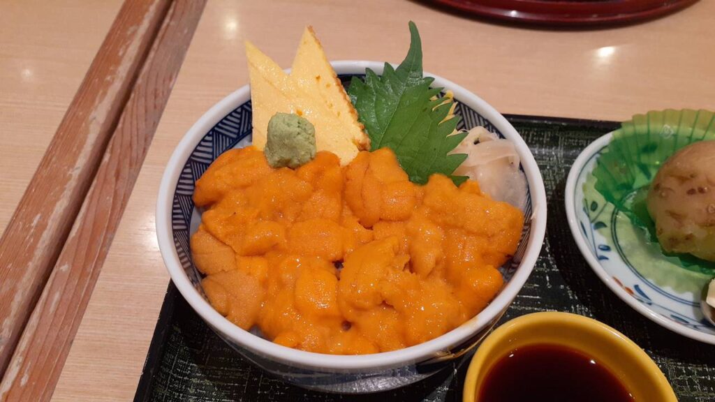 北海道グルメ 北海道料理海老善 うに丼 新千歳空港 Sea Urchin Bowl Hokkaido Gourmet Japan Indonesia Blog