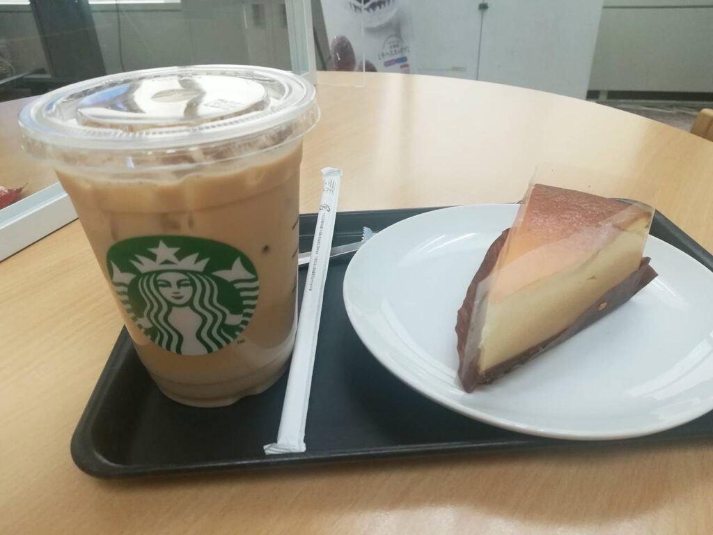 スターバックスのホワイトモカとニューヨークチーズケーキ Starbucks White Mocha New York Cheesecake Japan Indonesia Blog