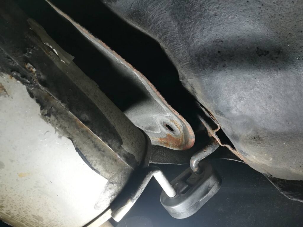 フィット マフラーの穴補修 ホルツのパテ使用 車修理 Fit Muffler Hole Repair Japan Indonesia Blog