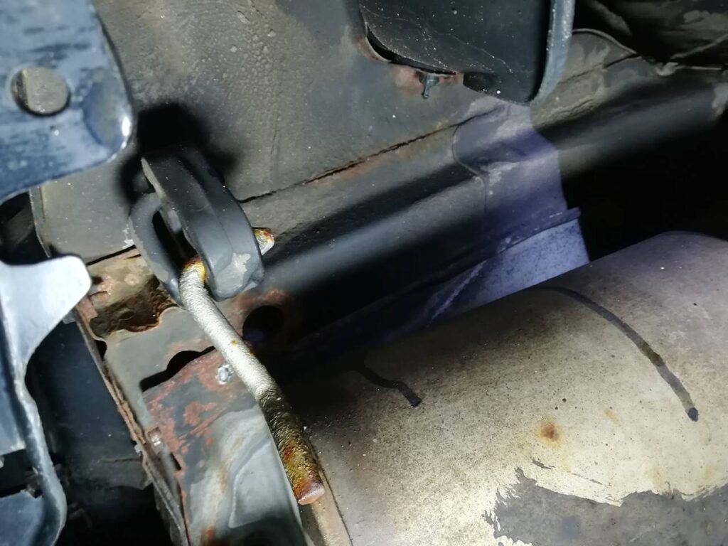 フィット マフラーの穴補修 ホルツのパテ使用 車修理 Fit Muffler Hole Repair Japan Indonesia Blog
